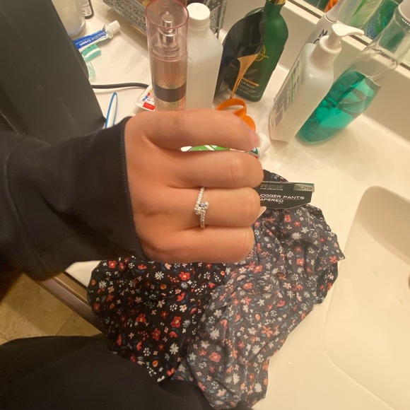 Two Sparkling Hearts Ring - Picture 4 of 5